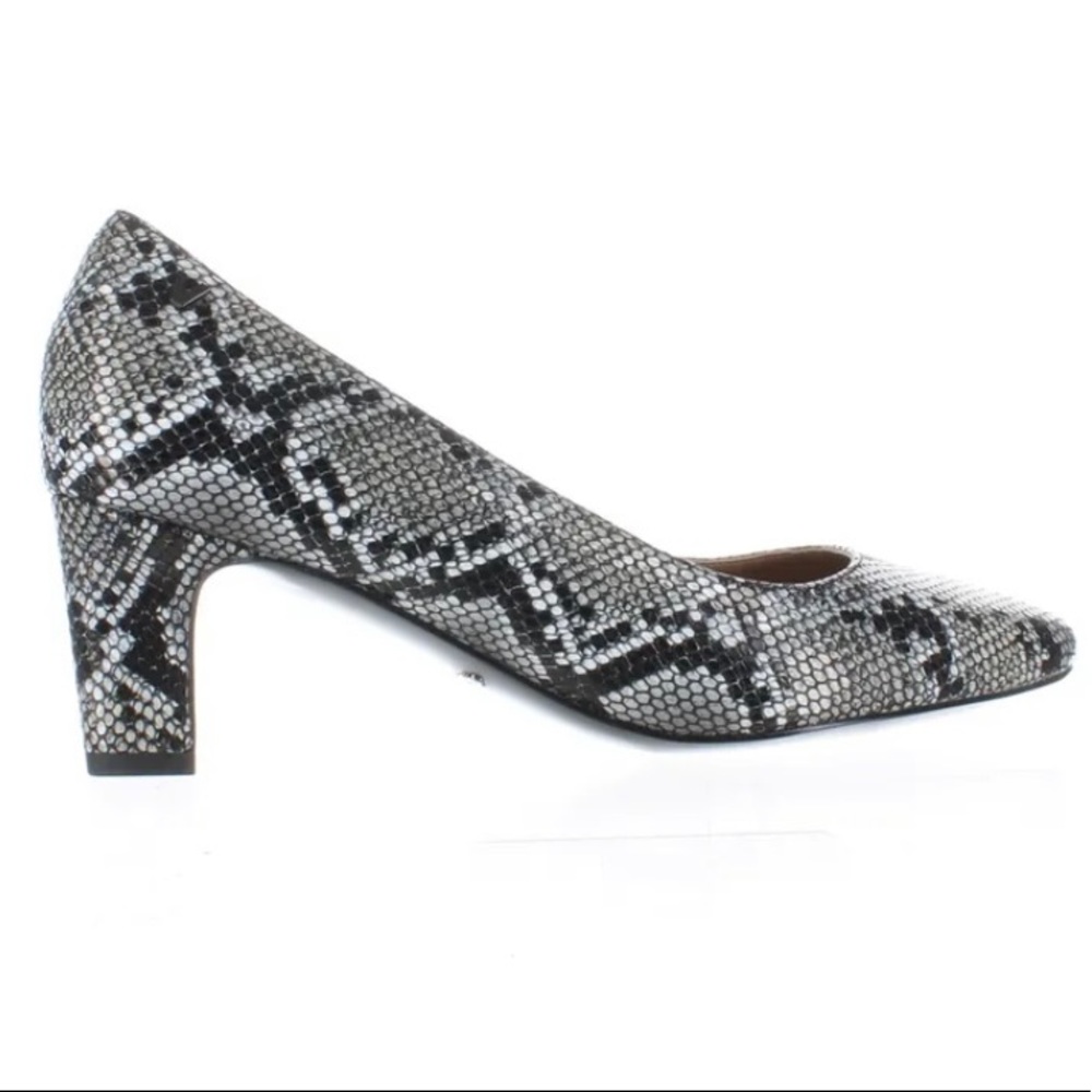 Vionic pumps- Mia Snake Natural; Size 8 wide